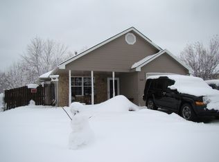 1040 N Arrowhead Ridge Dr, Independence, MO 64056