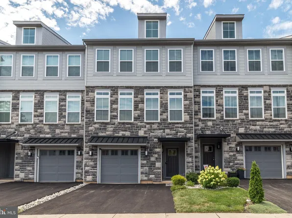 56 Independence Ct, Perkasie, PA 18944