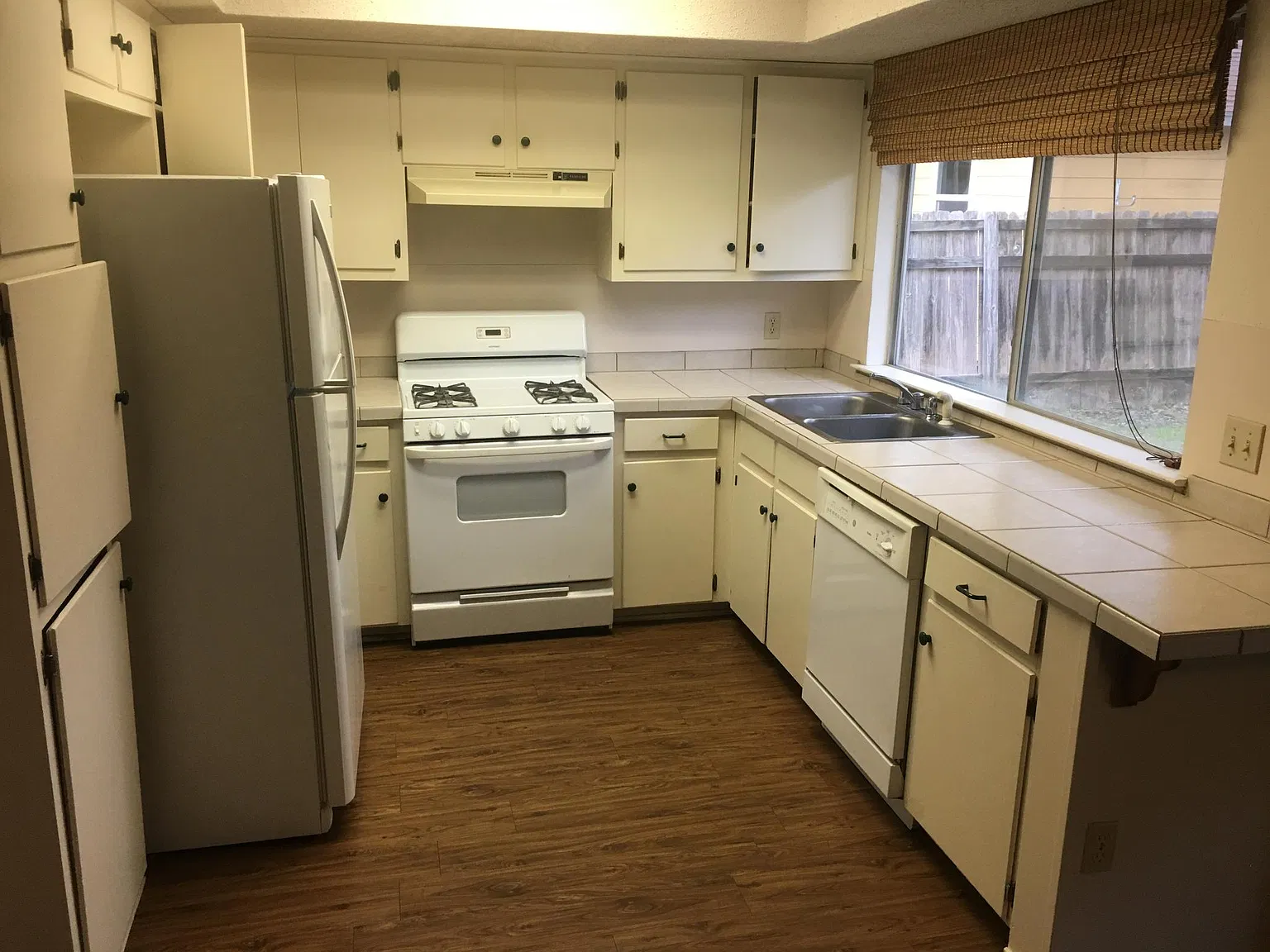 3 bed, 1356 sqft, $1,900 — Photo 4