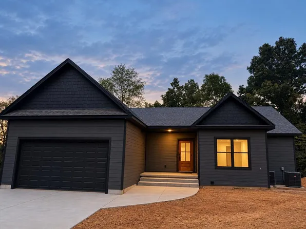 4000 Star Point Rd, Byrdstown, TN 38549