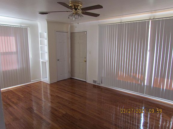 4th image of 23924 Sargent Ave