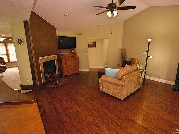 3rd image of 1041 Eastgate Dr