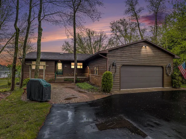 214 S Shore Dr, Sheridan, MI 48884