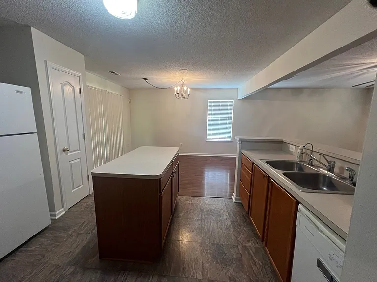 176 English Hills Dr — Photo 4