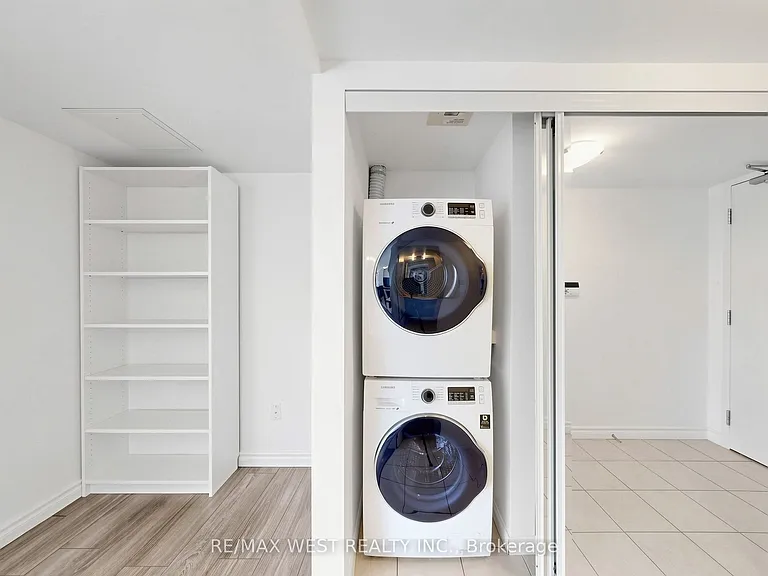38 Grenville St #1203 — Photo 21