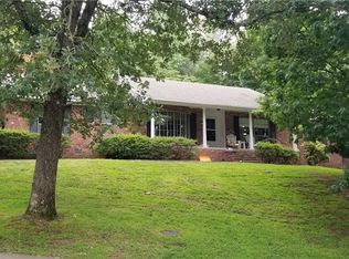 975 N Eastwood Dr, Fayetteville, AR 72701