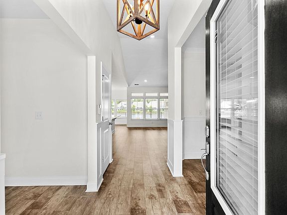 5th image of 2435 Goldfinch Dr.