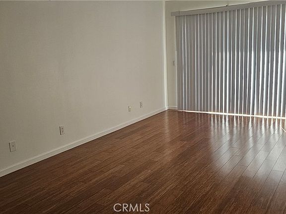 4th image of 760 Rimpau Ave