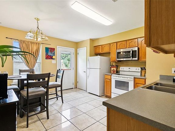 3rd image of 273 Louise Ct