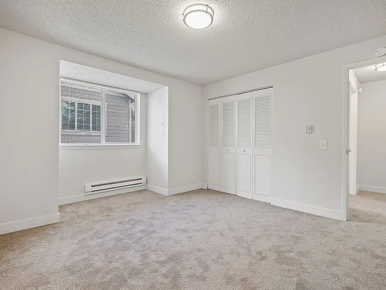Kingswood Townhome Apartments — Photo 16