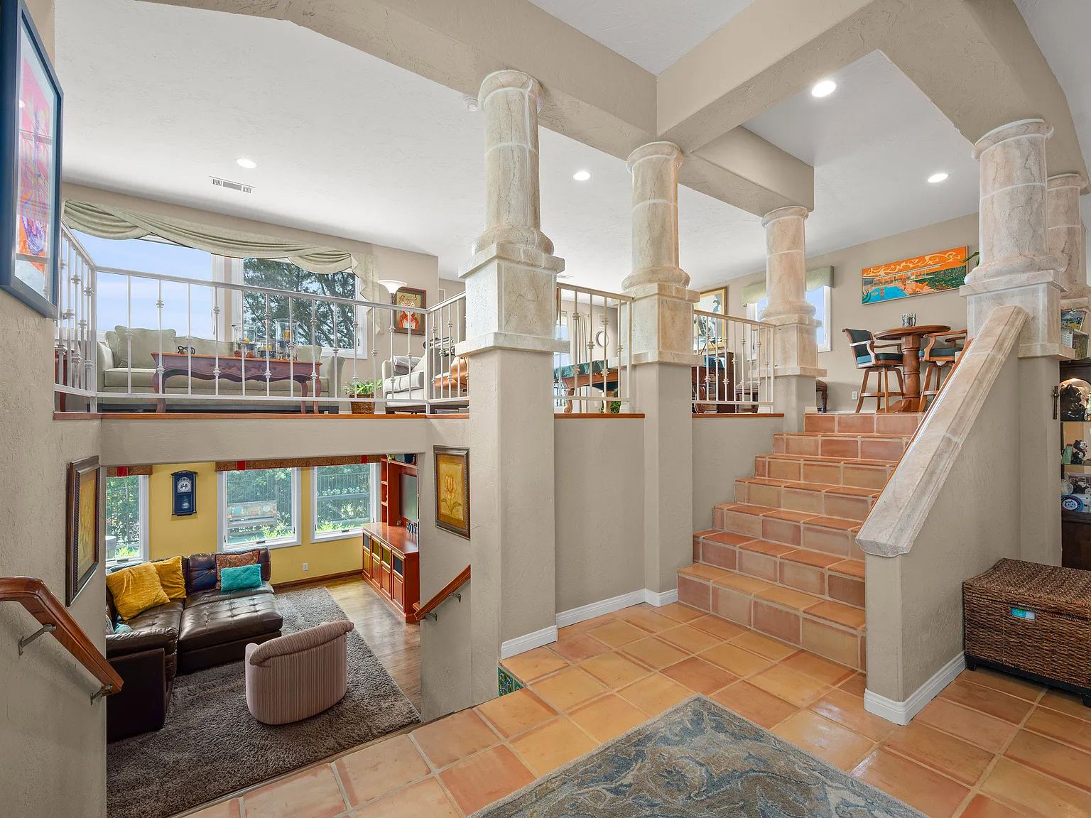 4 bed, 3.5 bath, 4079 sqft, $17,500 — Photo 3
