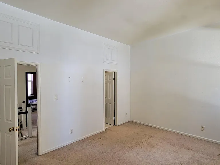 2215 Glenarm Pl — Photo 27