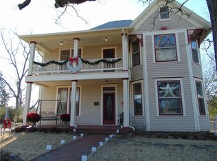 22 Ridgeway Ave, Eureka Springs, AR 72632