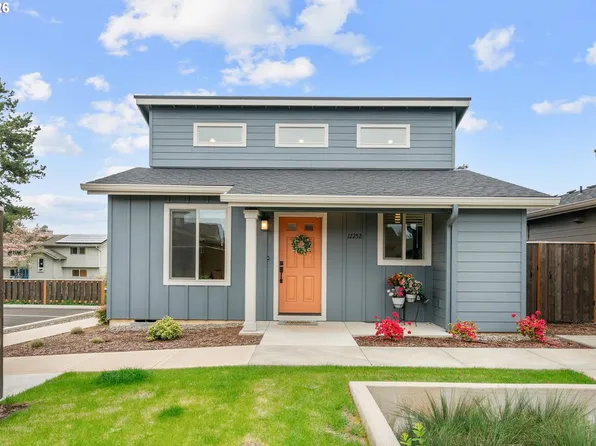 12252 Meadowlawn Dr, Oregon City, OR 97045