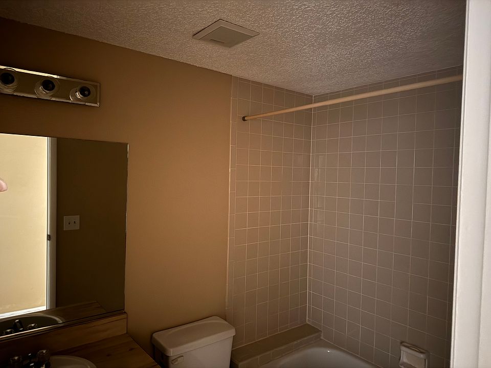 1st image of 127 Camphor Cir
