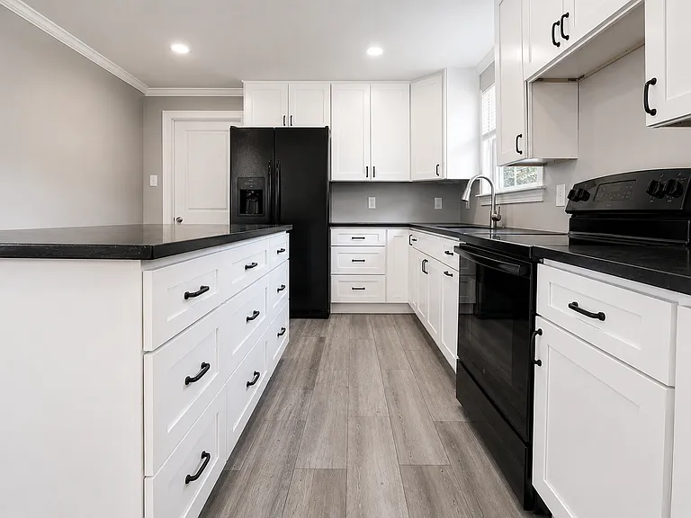 1306 Locust St — Photo 3