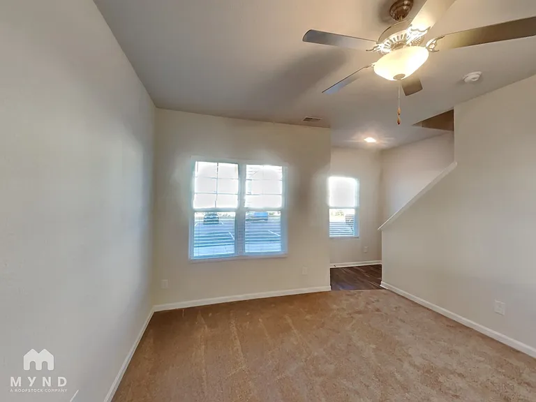 250 Yorktown Ln — Photo 2