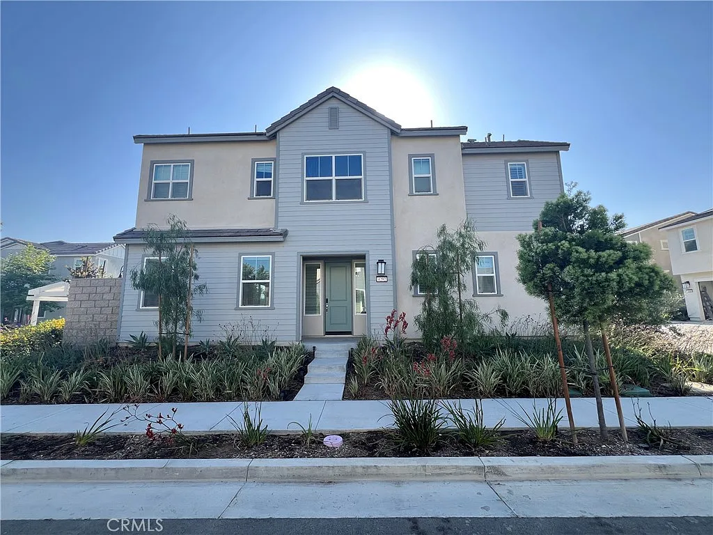 4 bed, 2213 sqft, $4,000 — Photo 1