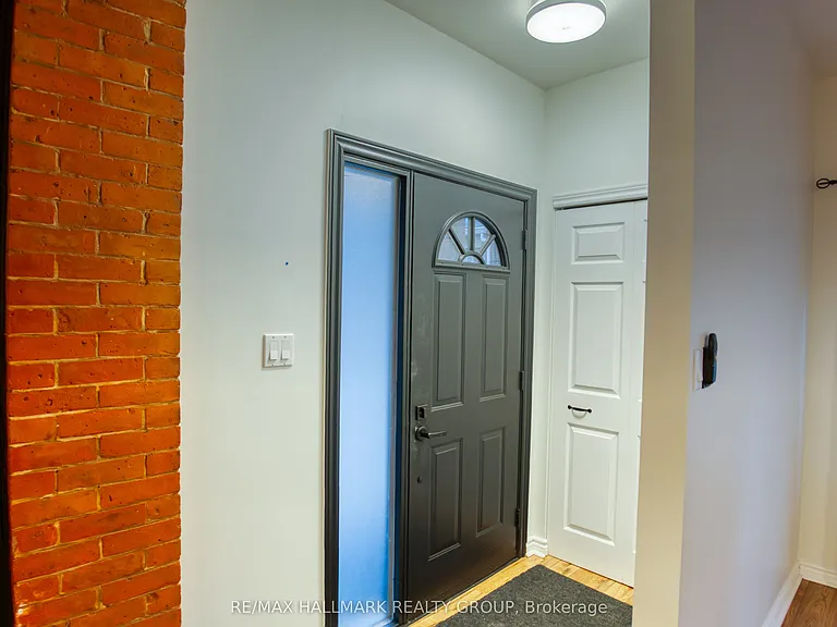 1-272 Royal Ave #1 — Photo 3