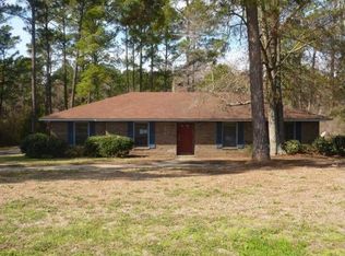 641 Lakeshore Rd, Pelham, GA 31779