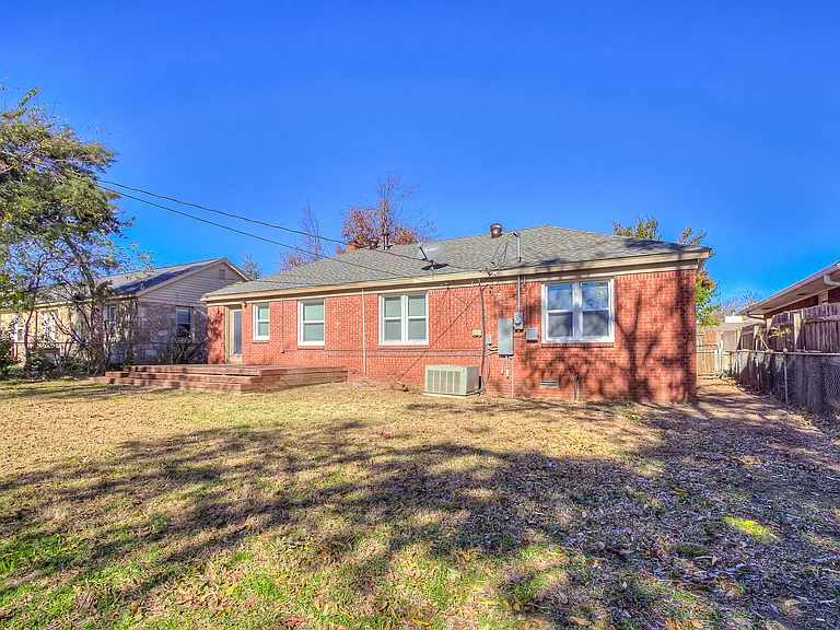 2740 Clermont Pl — Photo 35