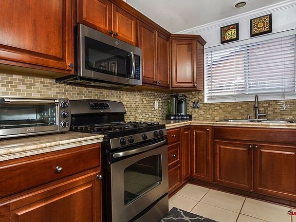 4th image of 711 Flora Dr