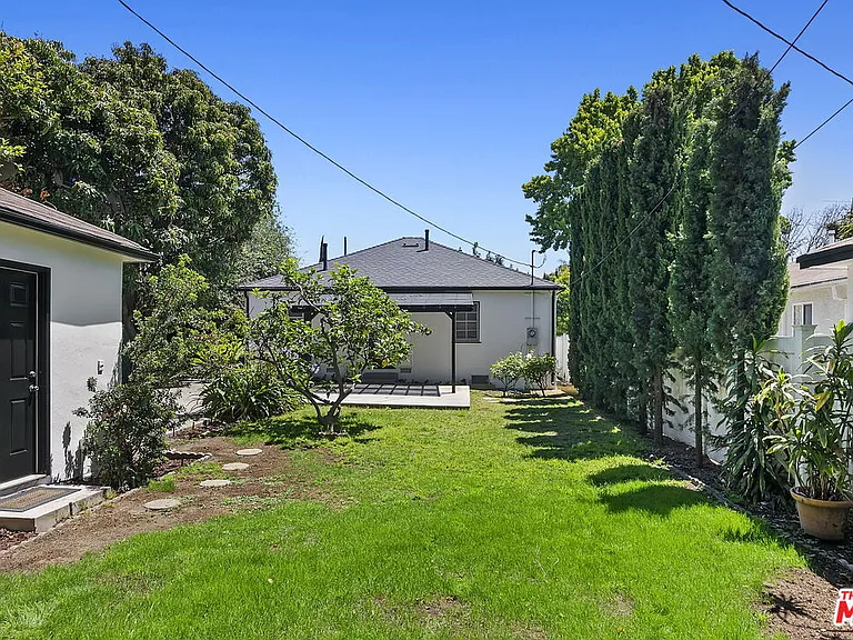 2519 S Bentley Ave — Photo 27