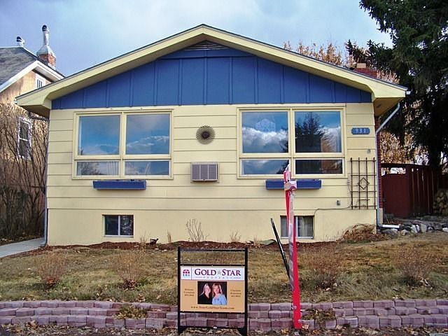 Single family ranch style home with full basement