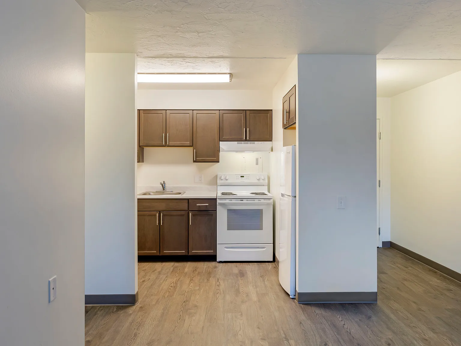 Euclid Hill Villa Apartments — Photo 3