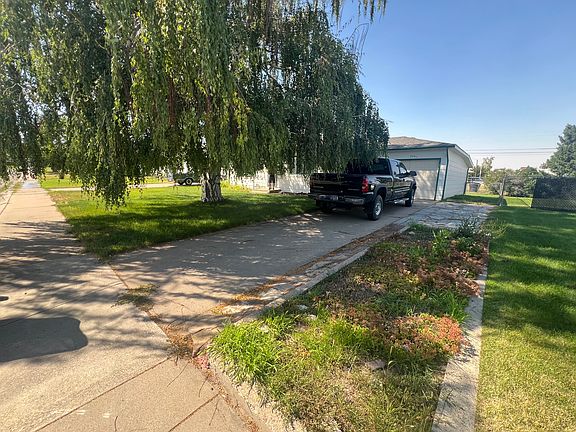 One garage, two car driveway