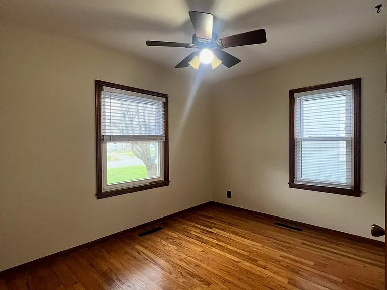 285 E Jeffrey Pl — Photo 1