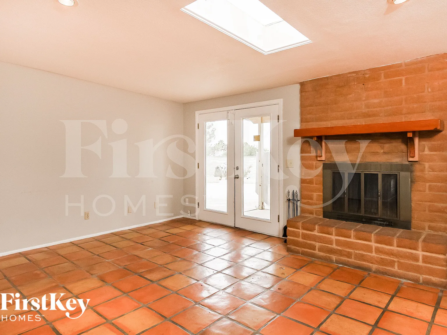 4 bed, 2.0 bath, 1941 sqft, $2,350 — Photo 3