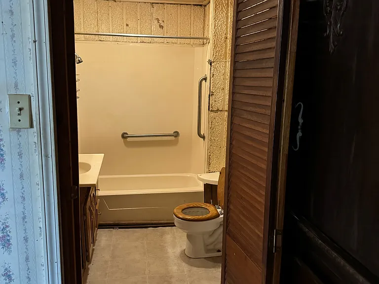 312 W Martin Ave — Photo 17