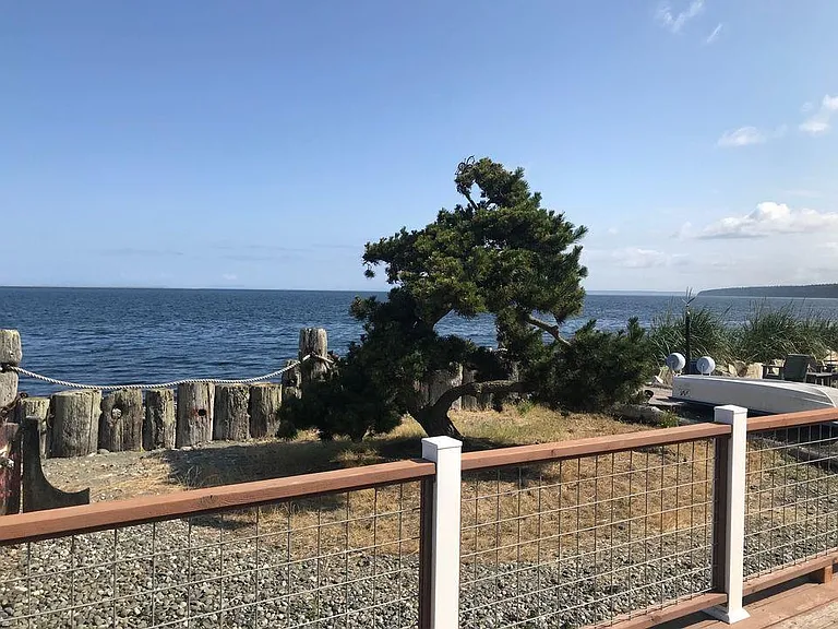 43 Beach Dr — Photo 1