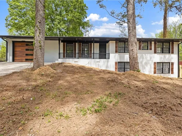 5969 Mark Trl, Norcross, GA 30093