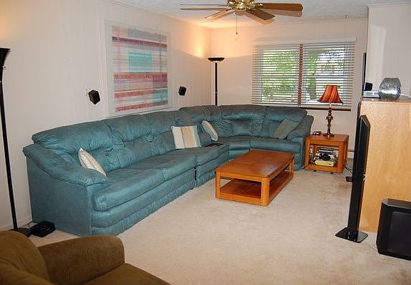 Fam Rm w/newer carpet
