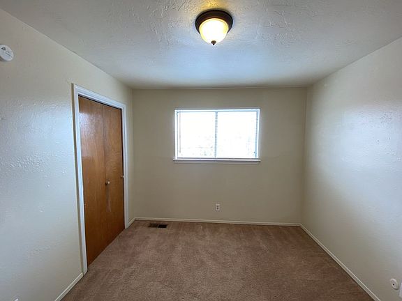4th image of 313 Columbia Dr SE #B