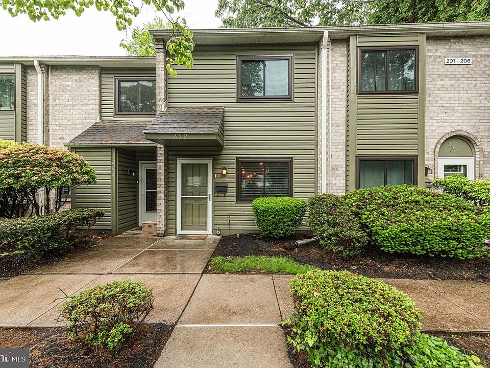1st image of 202 Valley Dr #202