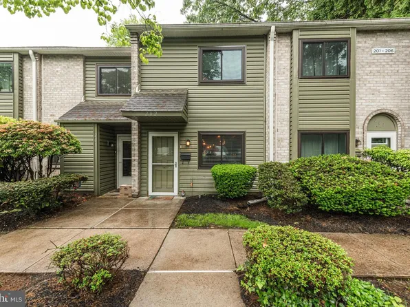 202 Valley Dr #202, West Chester, PA 19382