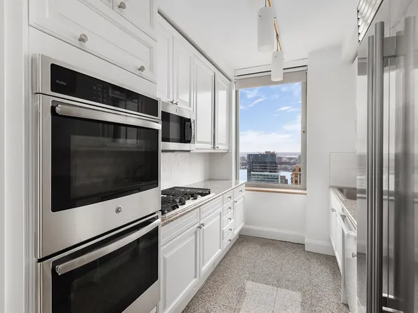 101 West 67th Street image 2 of 17