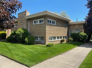 8855 S Ridgeland Ave, Chicago, IL 60617