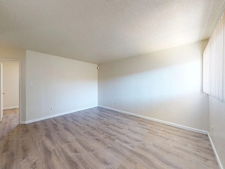 2515 10th ave — Photo 129