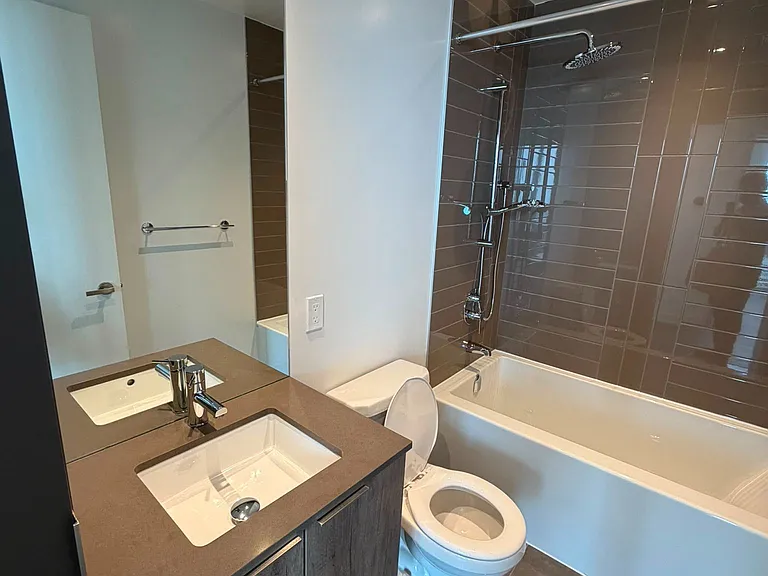 448 Burnhamthorpe Rd W #6408 — Photo 9