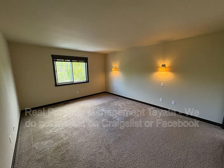 418 Jeff St — Photo 9