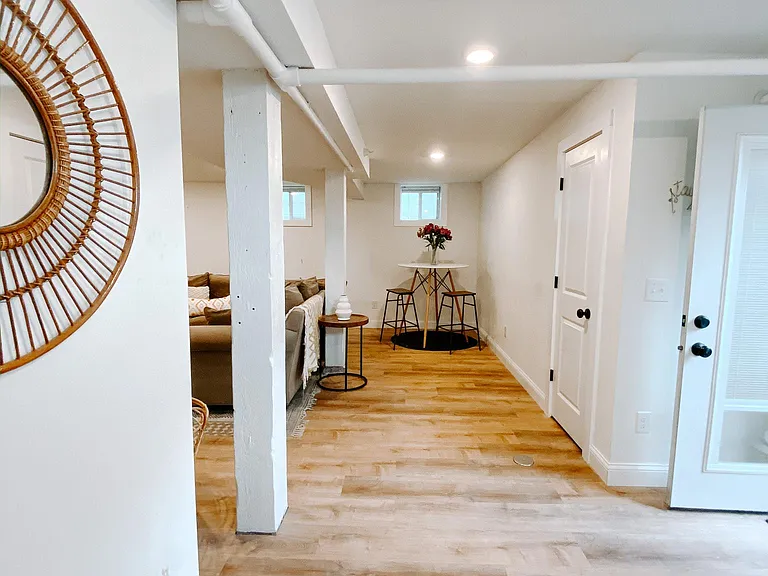 entrance - includes sitting area with closet