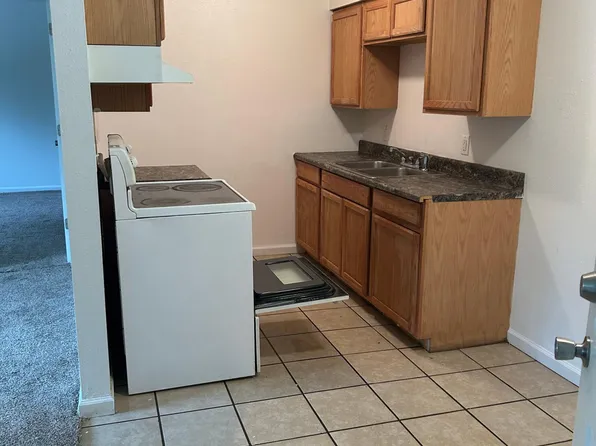 945 W Sawyer St APT 12, Decatur, IL 62526
