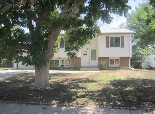 144 Macneil Rd, Pueblo, CO 81001