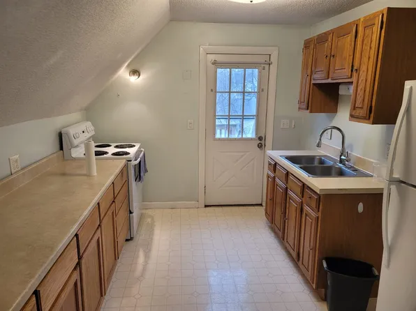122 Oakland Ave #2, Manchester, NH 03109