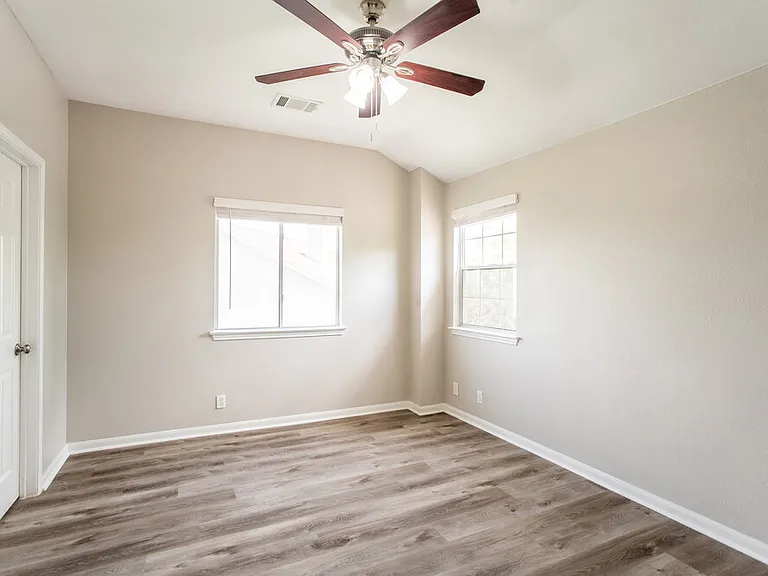 21013 Godolophin Ct — Photo 12