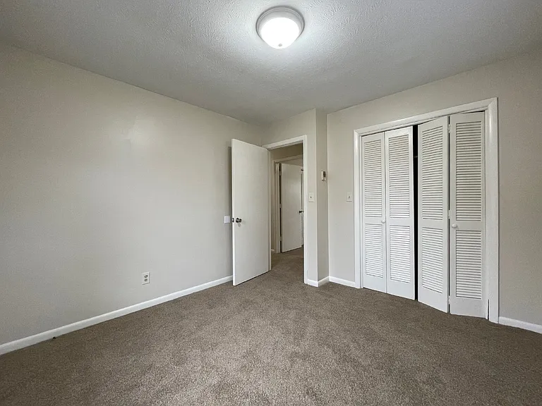 4912 Rosehill Rd — Photo 5